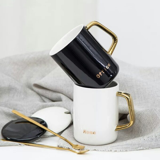 MUG WITH COVER AND SPOON
